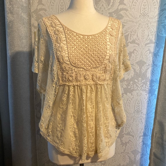 Lace top crème, beige, short sleeves, see-through, gorgeous size small - Picture 2 of 9